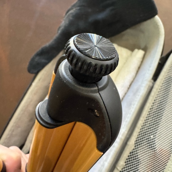 New CHI curl machine does not include the box only the curling iron - Picture 4 of 11